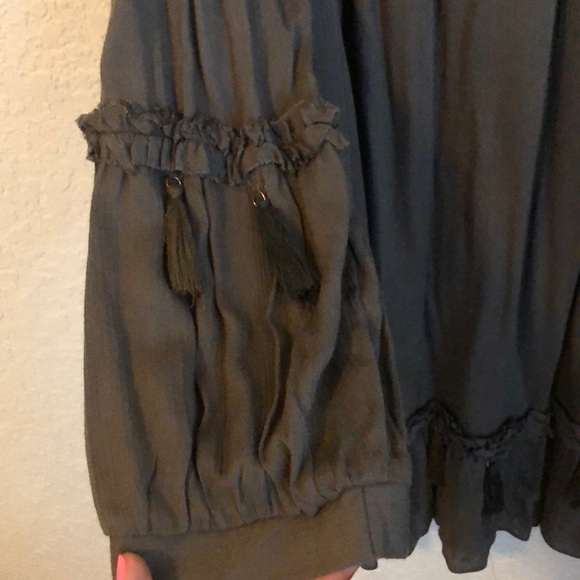 Off the should dress - Picture 2 of 4